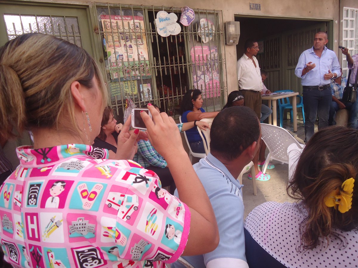 En la socialización de la pavimentación de la Carrera 2a entre calles 5a y 6a, B/Alto del Castillo. Pradera Crece.