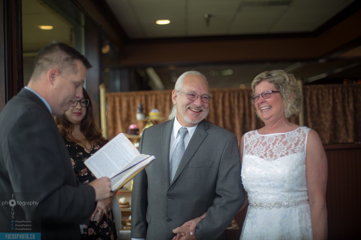 FocusPhotoCo's tweet photo. Tom & Kathy, may this happiness & love follow you every day! #wedding #FocusPhotoCo #Michigan #photography https://t.co/0nw2JDWchp