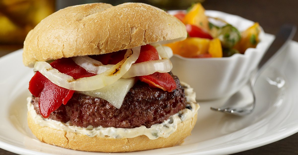 UnileverFS_NA's tweet image. The secret to making your burger irresistible? The mayo. Spice it up with Hellmann's: bit.ly/1PurntG