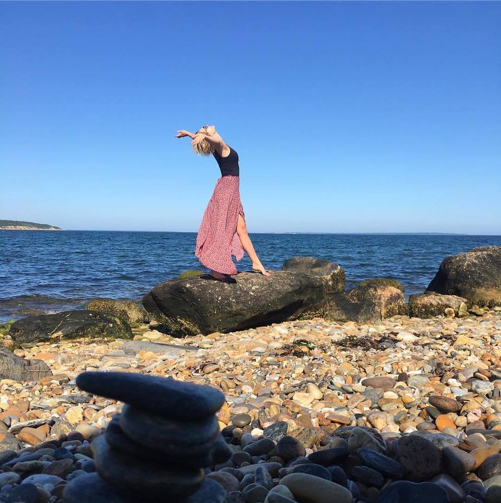 Anyone else obsessed with <a href="/LucyFry/">Lucy Fry</a>  social media accounts? RT <a href="/LucyFry/">Lucy Fry</a>