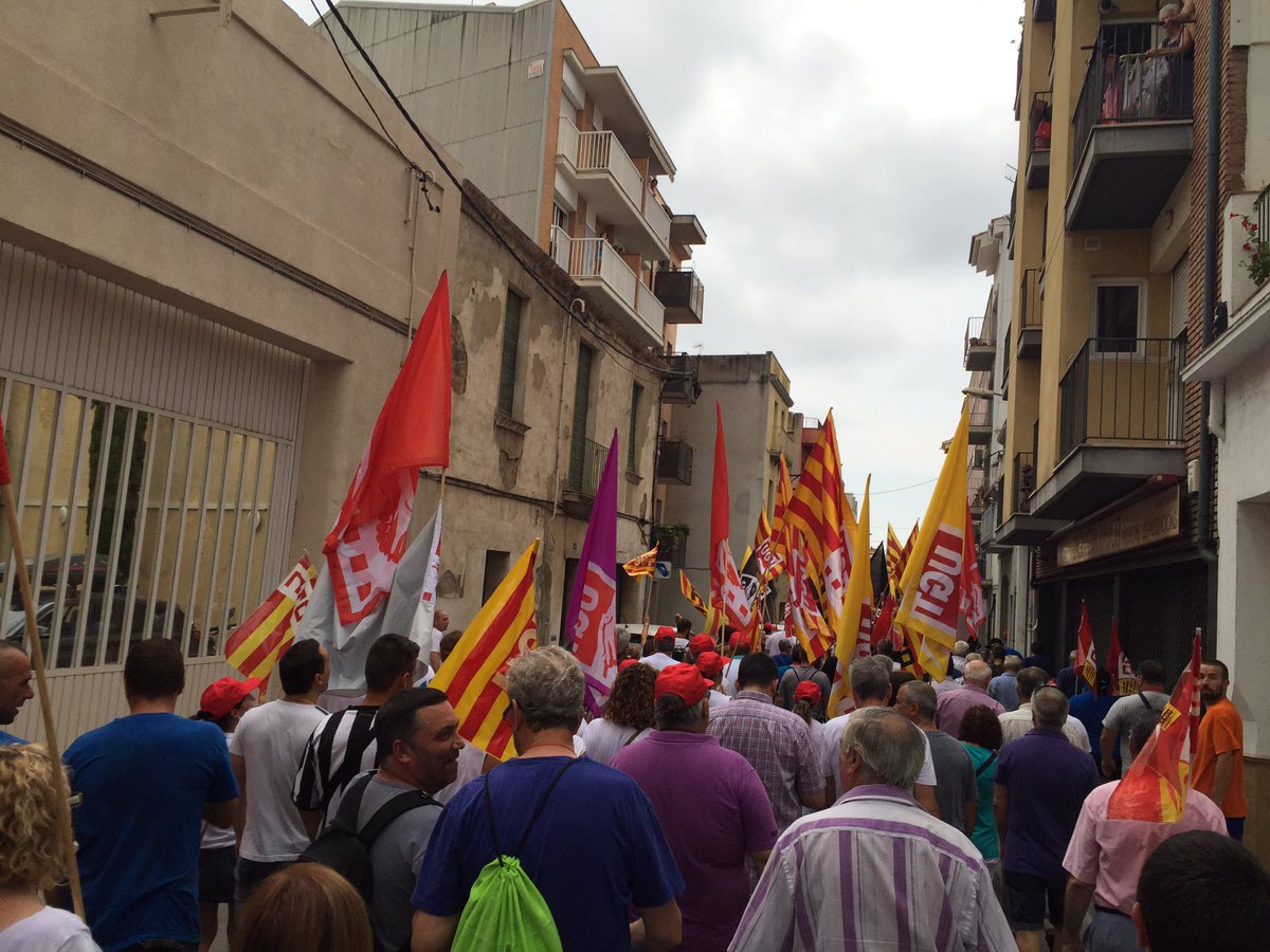 sergiatalaya's tweet photo. En la manifestación para evitar el cierre de #Nylstar y preservar los puestos de trabajo. https://t.co/MowVeBVuGL