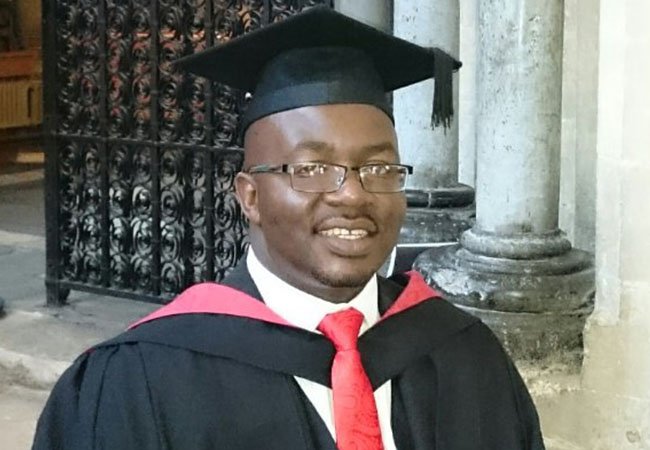 UniPaperCov's tweet photo. Watch the incredible moment a student stands for first time in 5 years to collect degree: https://t.co/g2pepLfA2u https://t.co/abfyErLZfp