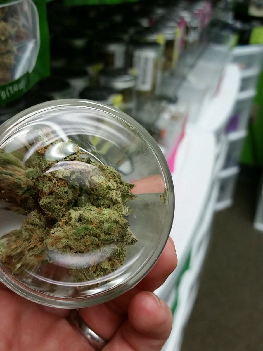 potzone420's tweet image. Shout out to #treehawkfarms for the awesome packaging, it magnifies the buds....#supercool