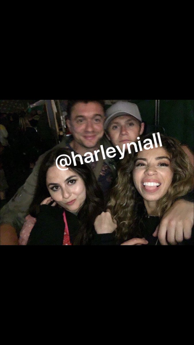 1d_on_break's tweet photo. Niall with Fans recently https://t.co/1qlKmNPCO1