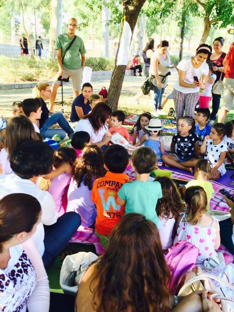 Flashbook_lta's tweet photo. La gioia di 1 tale platea al flashbook in villa Slucis a #Carbonia! Evviva! #flashbook2016 #lettureacielsereno https://t.co/sbh1AiBaNb