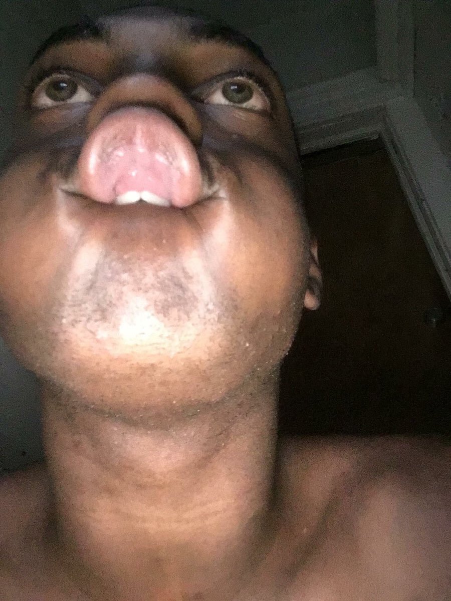 CauseWereGuys's tweet photo. When you stub your toe on the edge of the bed and u wanna say fuck but your parents are around😂 https://t.co/w5knWJEGNf