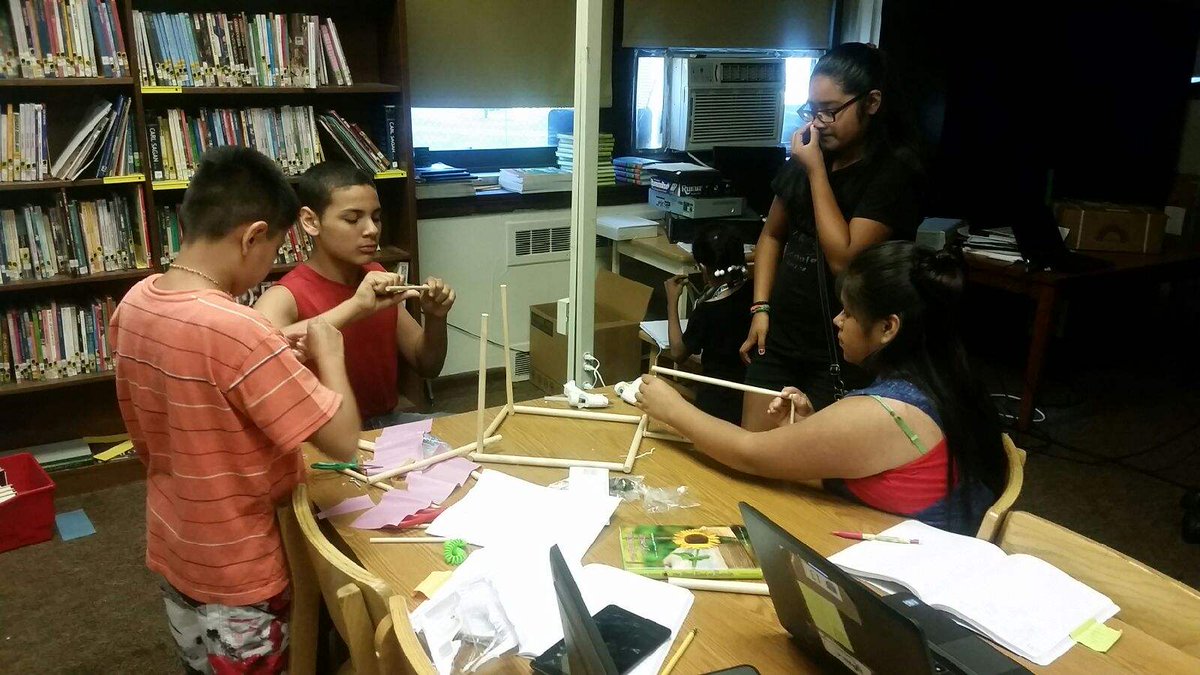 Sharpmidschool's tweet photo. 7th and 8th graders building slingshots! @CamdenSchools @HCSharpSchool @VetsSchool #vetssummer #learningwithcandy https://t.co/w7XlaecEsc