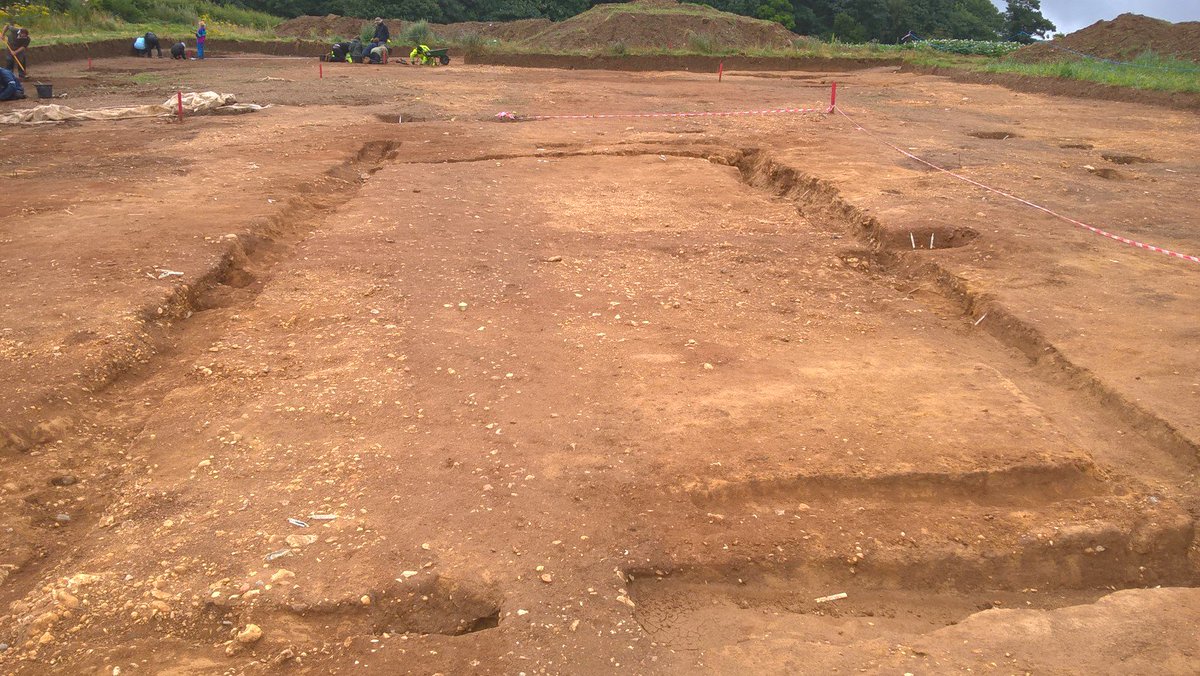 CarenzaLewis's tweet photo. 21st season digging #Sedgeford #SHARP16 https://t.co/cNZInmB4dV includes mystery east-west C9th orientated building https://t.co/5E2jR6zREb