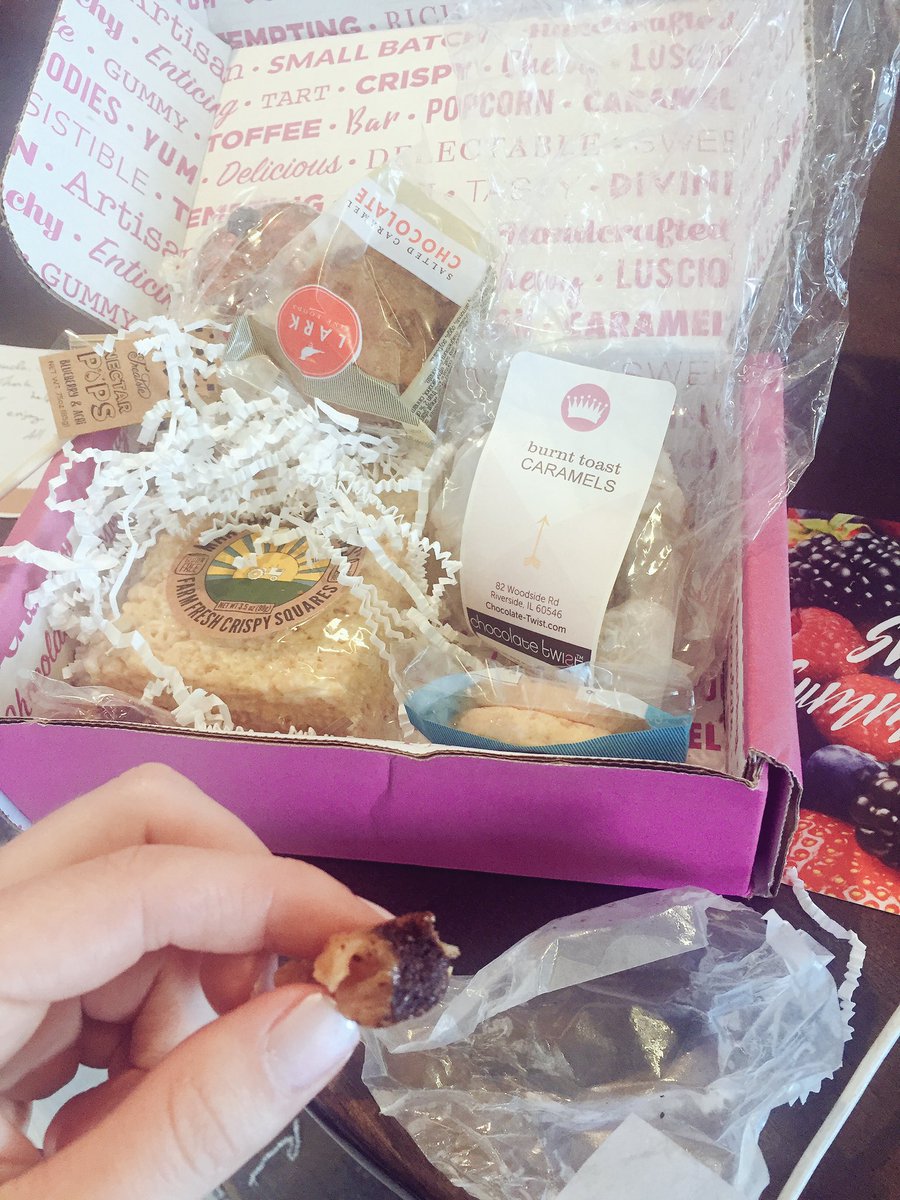 AmandaIndiana3's tweet photo. Just what I needed this afternoon! 🍭🍫🍬@TreatsieSweets - thanks for the pretty pink package filled with amazingness. https://t.co/EPGWb4vYR9