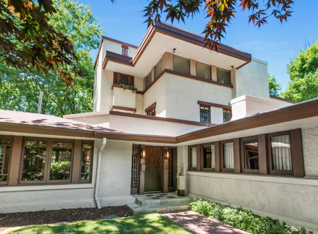 ArchDigest's tweet photo. For the first time in 50 years, you can own a rare Frank Lloyd Wright home in Illinois: https://t.co/7DjLjph0hf https://t.co/4tQwJXEiFs