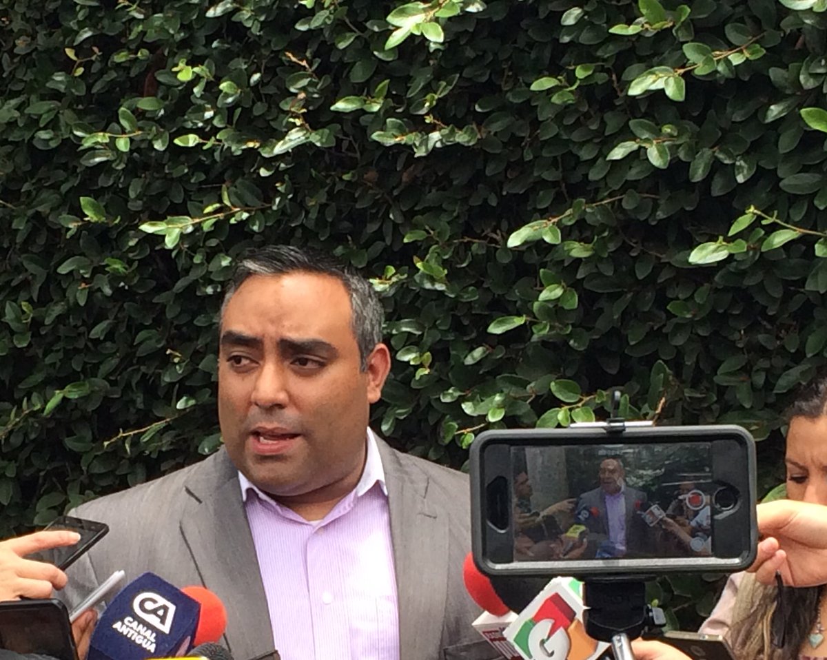julio_vasquez11's tweet photo. Hermano de Byron Lima sostiene que el estado es el responsable de la muerte de Lima || @Lared1061 https://t.co/q6KiaiJ4Gn