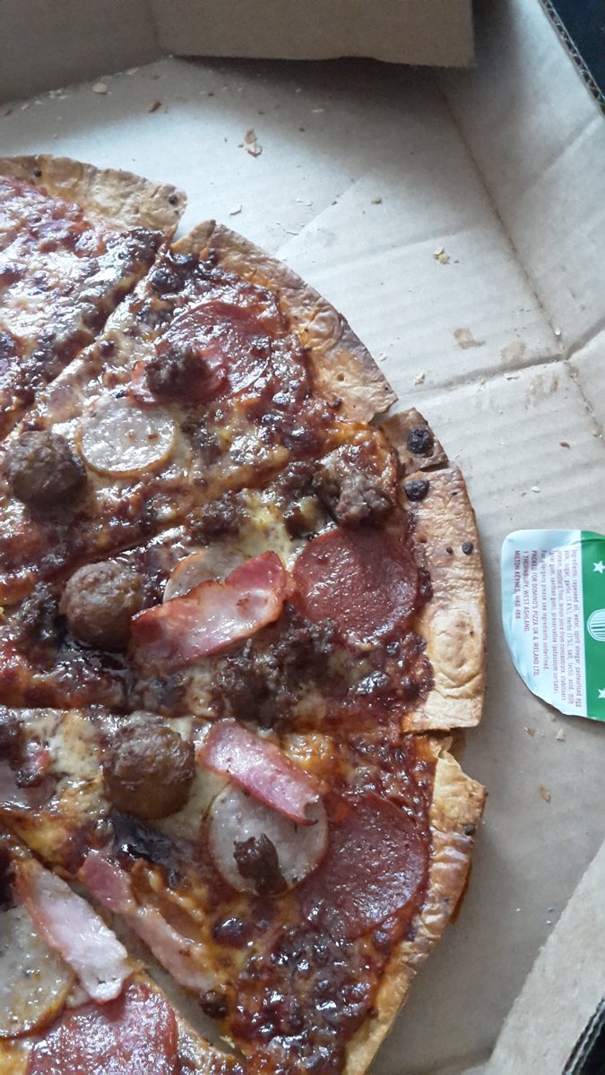 Rushofsuga's tweet photo. When your pizza comes and it's all burnt! Not happy @Dominos_UK https://t.co/T4GthDfina