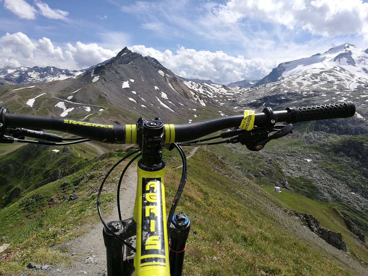 Another descent from over 2700m on my @Bird650b #Aeris today. Incredible views in Val d'Isère and Tignes!