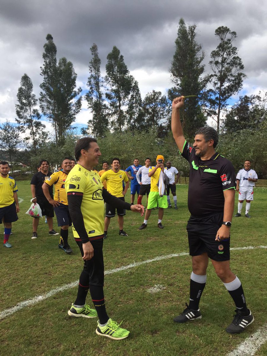 AINTRIAGO_ARB's tweet photo. Por conducta antideportiva amonestado Carlos Alfaro Moreno no se me escapo ja ja ja. https://t.co/evIO1hZzXU