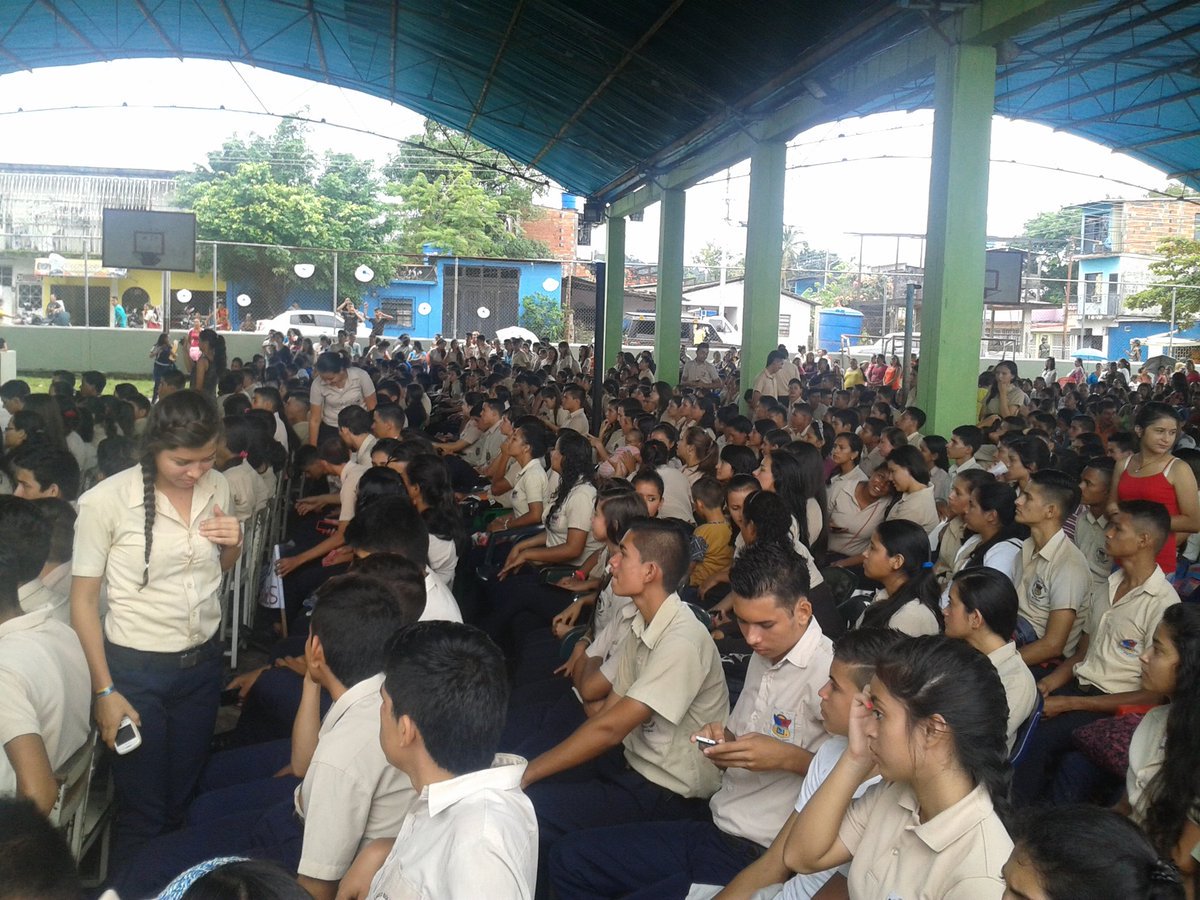 Alegría para nuestros jóvenes en el municipio Fernández Feo en la entrega de sus nuevas tabletas Canaima Educativas!