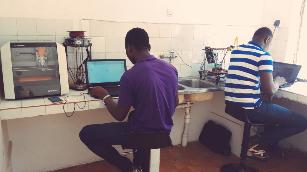 #HubCité #CAMP16 #Lowhightech <a href="/urbanattic_/">Urbanattic</a> et <a href="/woebots_/">Woebots</a> font leur #rapport pour la #journée ...