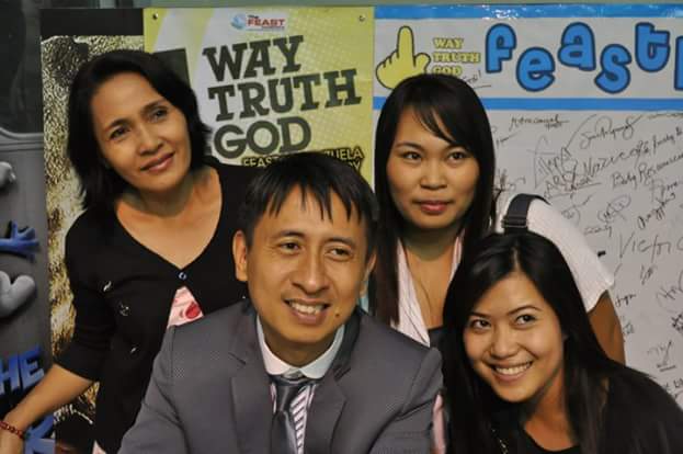 nadineheartsyou's tweet image. Throwback to Feast SM Valenzuela's 1st Anniversary with Brother Bo Sanchez #July2011 #OneWayOneTruthOneGod