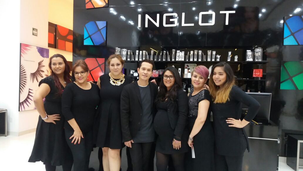 #INGLOTLOVERS del 1 al 6 de Agosto los esperamos en la boutique de INGLOT CARSO para el curso de maquillaje !