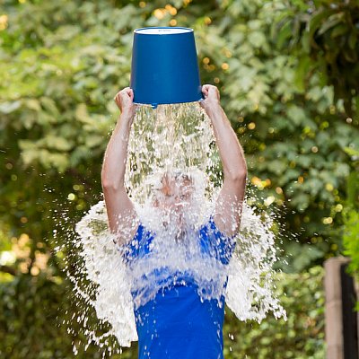 HealthNewsRevu's tweet photo. Ice Bucket “breakthrough” for ALS? Experts pour cold water on superficial reporting. https://t.co/x0tjA1SCNt https://t.co/w8u4sOsLui