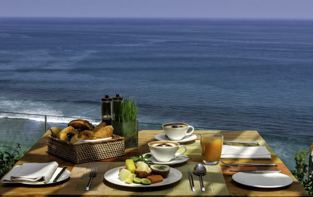 tourismpictures's tweet photo. منتجع انانتارا اولواتو #بالي #اندونيسيا
لمن يبحث عن الإستجمام والهدوء, وقضاء أوقات رومانسيه, إطلالة رائعه على المحيط https://t.co/YaHuxQgLtj