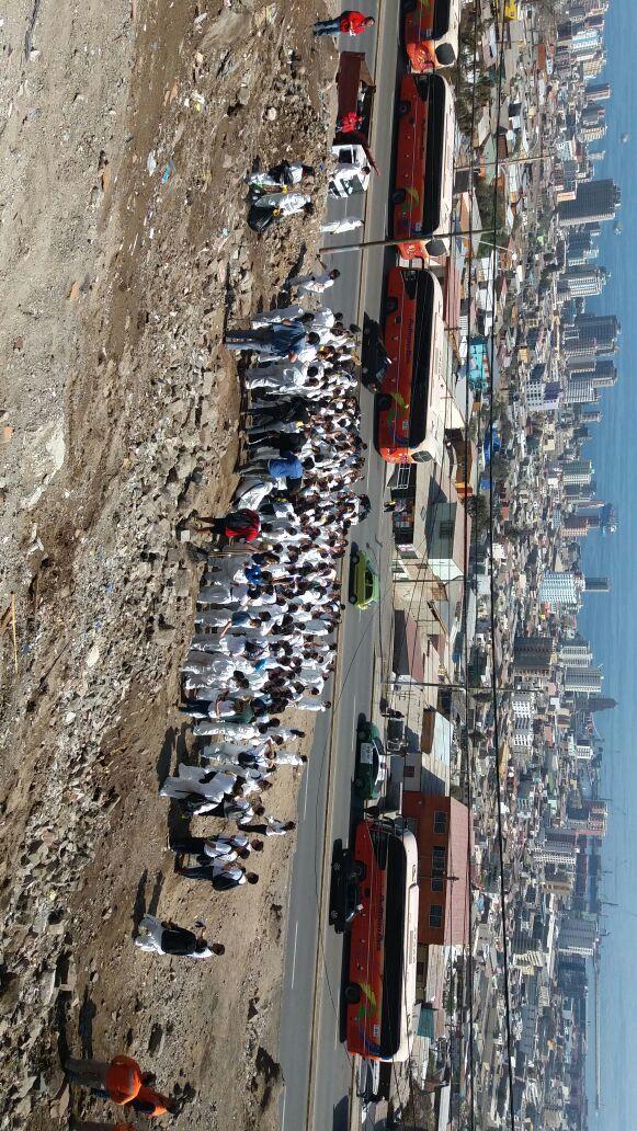 <a href="/Pr1meraAntof/">Bomba Antofagasta</a> en limpieza de barrio Rene Schneider con la presencia de autoridades @karen_rojov y <a href="/KarendTV/">Karen Doggenweiler L</a>
