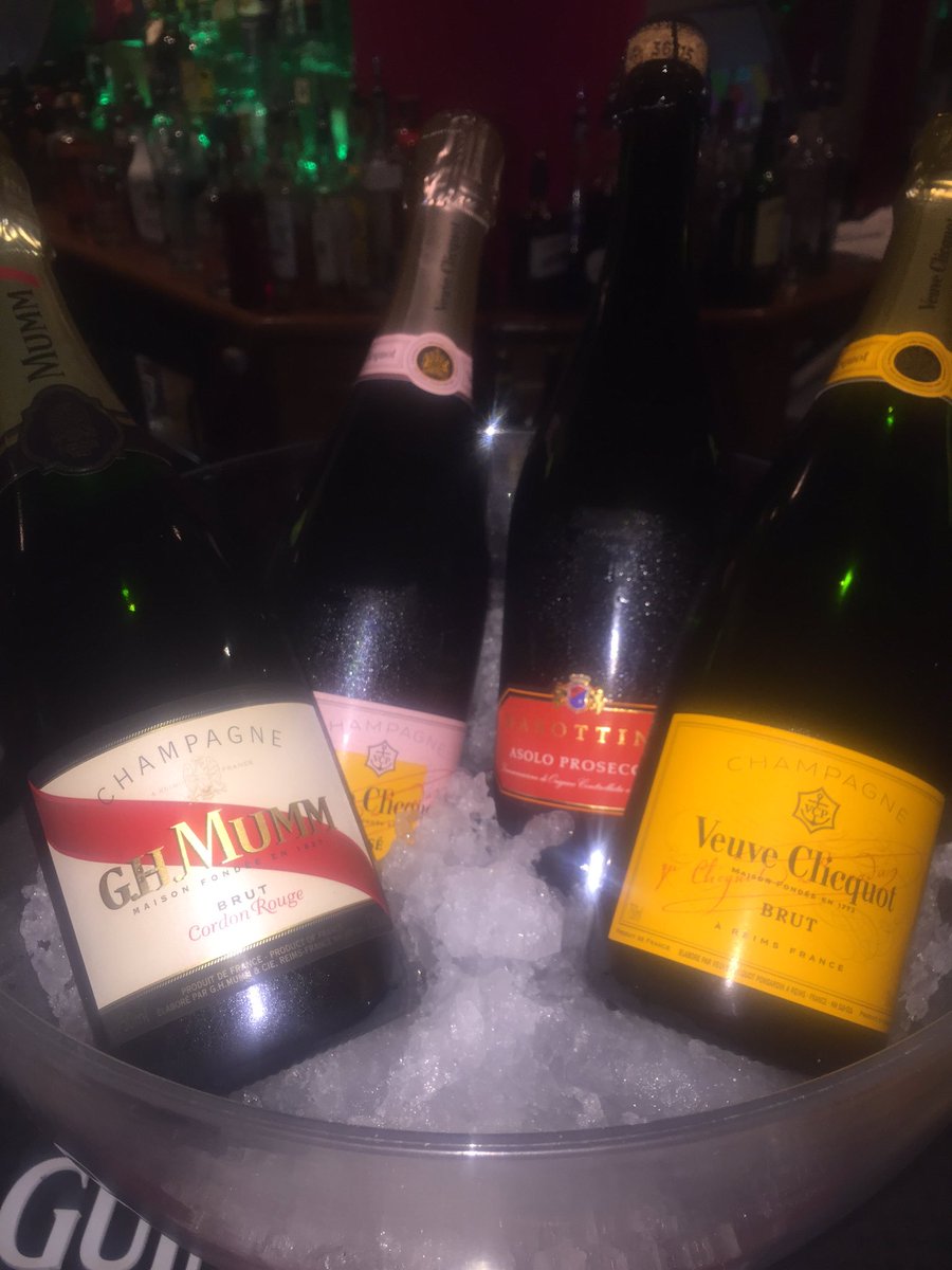 The_House_Hotel's tweet photo. Oohhh too many choices!! #Champagne #GalwayRaces #RaceWeekHouseParty 🍸🍾🐎✨💋 https://t.co/x1w5X2A8Pe