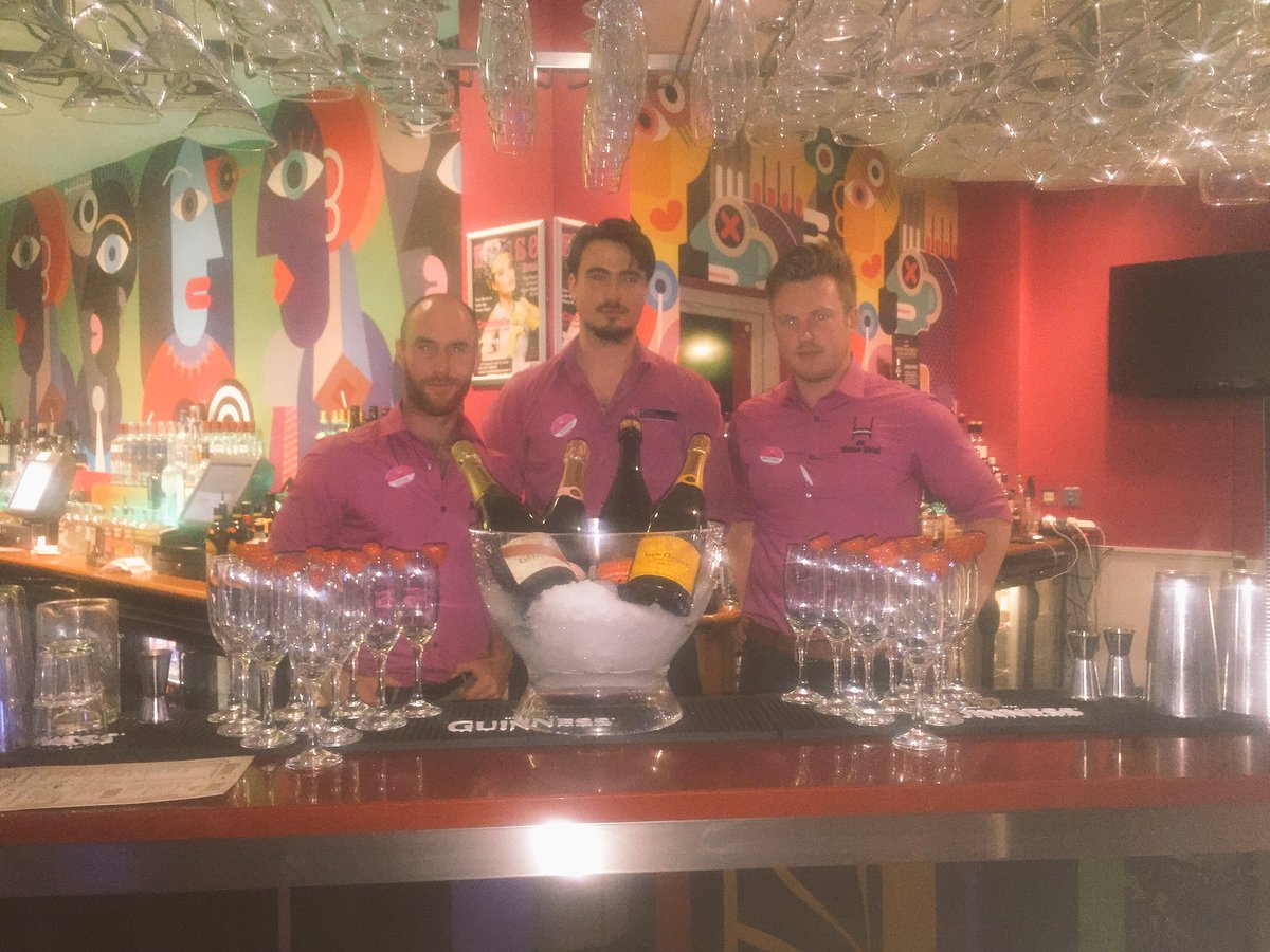 The_House_Hotel's tweet photo. Our boys have the #champagne chilled &amp; ready to serve! #GalwayRaces #RaceWeekHouseParty ✨🍸🍾🐎💋 https://t.co/eE1q5cH5LM