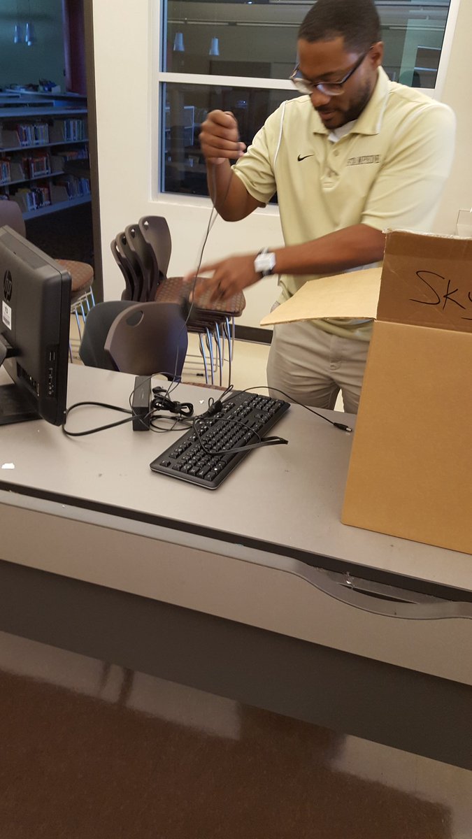 Daffin_EdTech's tweet image. .@TechCoachB has been hard at work setting up computer labs at Southview Elementary #TCSTECH