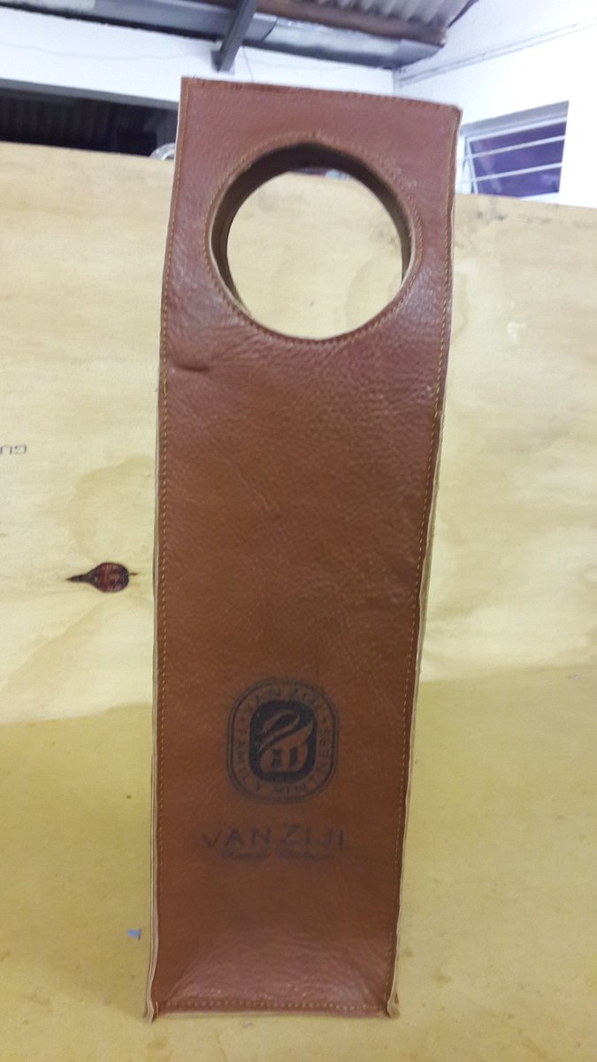 lulipulani's tweet photo. @Maker_Station I will b dreaming of that gluwhein tonight! #latenight #wine #leather #bringonthesleep https://t.co/sSSs8CCE0L