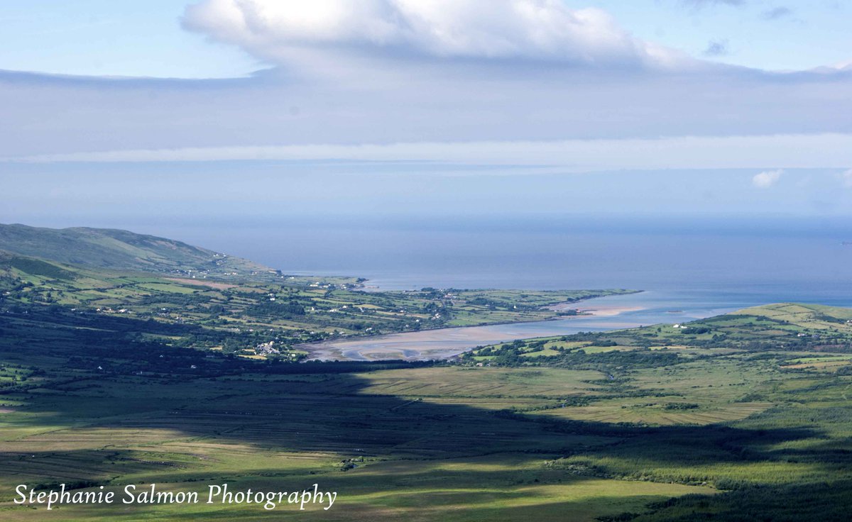 lifeirishcoast's tweet photo. Enjoying my lunch last week, picnic with a view! #ConorsPass #Dingle #workfromlaptop @DingleSkellig @KerryTIO https://t.co/ZDgVsBVOjp