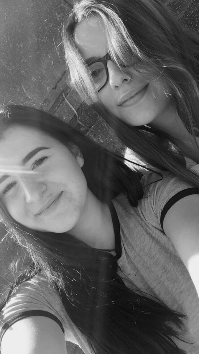 gIowningeyes's tweet photo. after 2 years of being internet best friends we finally met and we spent 1 week together and i had the best time https://t.co/CRn7X3IIBm