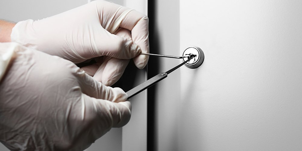 LocksmithUnited's tweet image. What Does A Forensic Locksmith Do? buff.ly/29VHh5x #CrimeSolving #LockScience