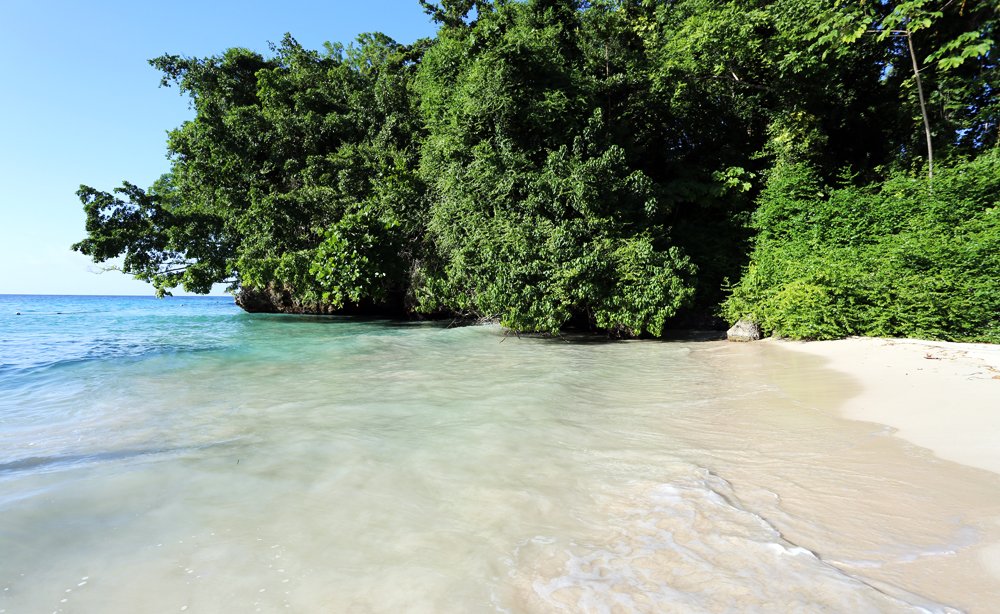Loving this view &amp; loving this picture from @theworldinaweekend

#frenchmanscove #jamaica #beach #sea #sand #holiday
