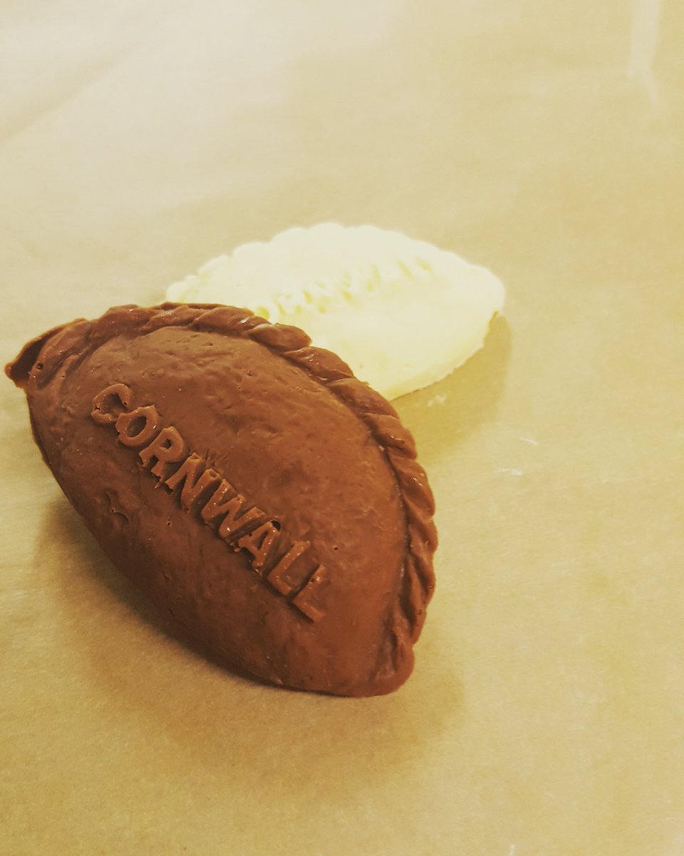 FavourDomea's tweet photo. #chocolate #handmade #domeafavour #bespoke #truffles #gettingmarried #plymouth #foodporn #cornwall #Kernow @#pasty https://t.co/LGrrPaWa7t