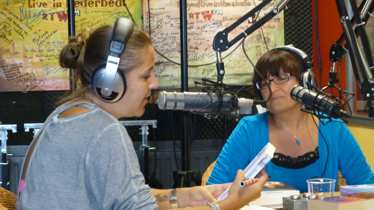 HildaSpruit's tweet photo. #Interview door Cisz Strasters voor #booksonair van #omroep #RTWfm vanwege mijn #youngadult #roman #Geestverwanten https://t.co/ioqItJQ7j4