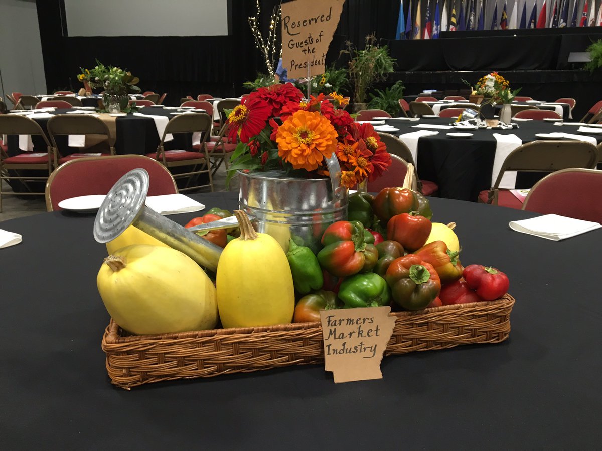 jclemons54's tweet photo. Beautiful center pieces are awaiting your arrival at the Annual Banquet tonight #NACAA2016 #AgAgents https://t.co/jsc4kj9IP1