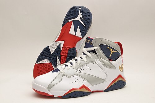 _QueenLik's tweet photo. These babies goina be mine, thanks to my wonderful parents of mine 😍🔥 #feetheat #Olympics #retro7s https://t.co/eau1FhPztV