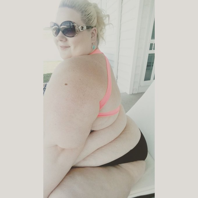 Summertime fatness #bbw #ssbbw #fatbabe #cellulite #belly #fat #goddess #effyourbeautystandards https://t