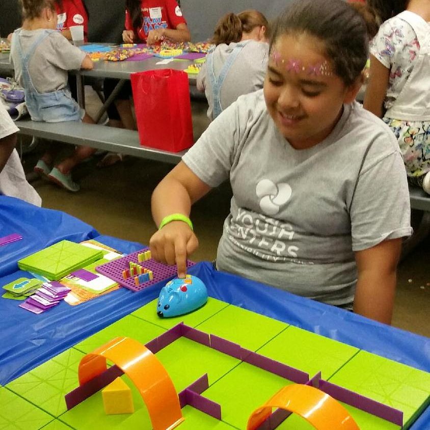 LearningHandsOn's tweet image. We had a great time sharing our new toys at #PYPChicago! Colby the #CodeAndGoMouse made lots of new friends today!