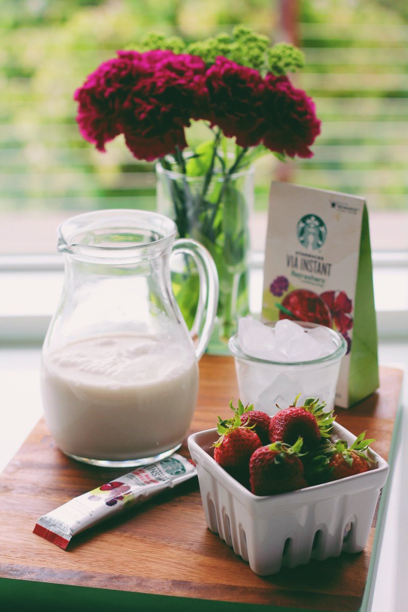 Starbucks's tweet photo. Coconut milk, #VIAInstant Very Berry Hibiscus, water, strawberries, ice.💗 #PinkDrink Recipe: https://t.co/edLEKfpeZs https://t.co/0jOD3ygHc3