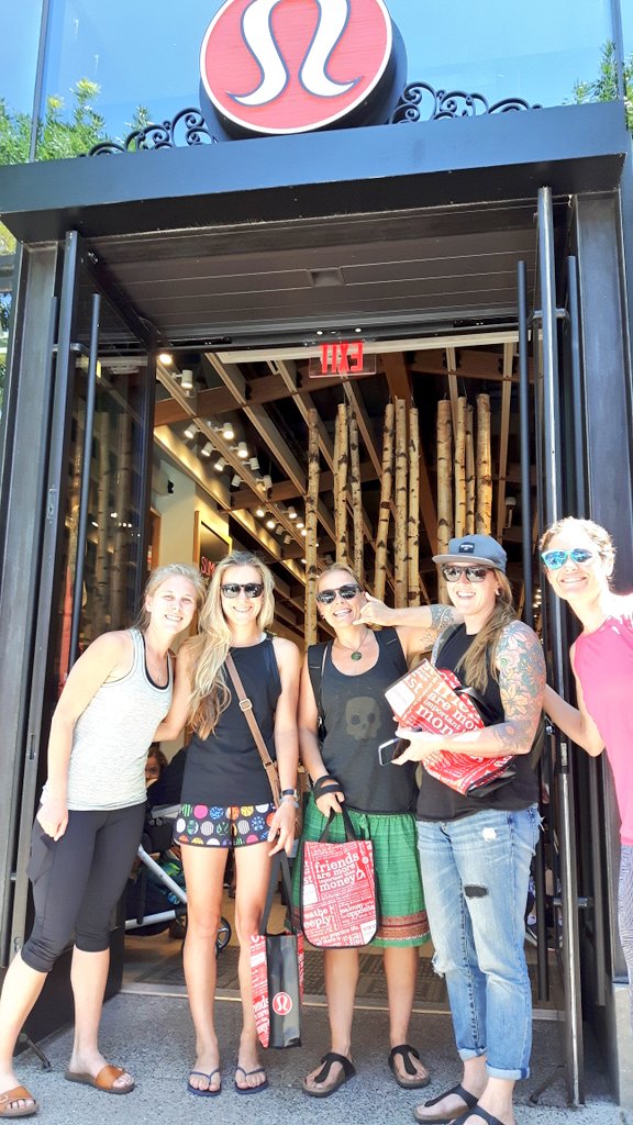 Yoga class then some retail therapy at our favourite brand 😊🙏 <a href="/lululemon/">lululemon</a> Aspen | #thesweatlife #getquietliveloud ✌