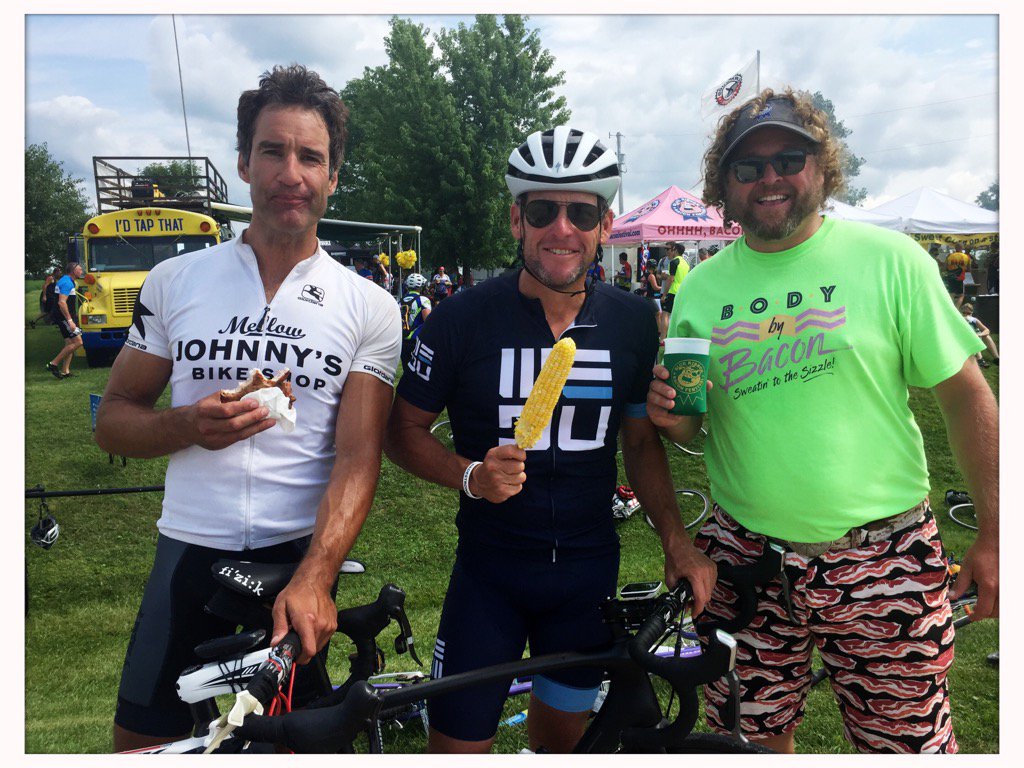 BRBaconFest's tweet photo. Ran n2 @lancearmstrong on @RAGBRAI at @iowabeerbus today.  LA please come back for @BacoonRide 2017 @catchdesmoines https://t.co/ZYFqAbhpyp