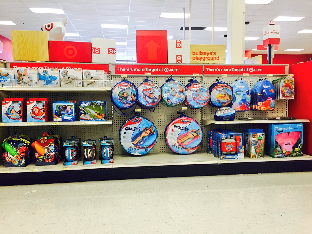 ghadaabarakat's tweet photo. All things summer 100 Degrees plus this week! 🌞🏊🏽 @kharris_target @Jimanton12 @angel_yanke https://t.co/Po4ivwkJgd