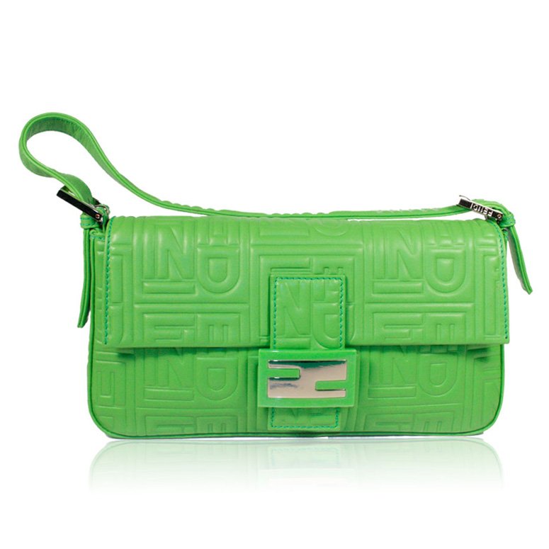 macmac1113's tweet photo. #aulaMACna la Baguette de Fendi fue diseñada por Silvia Fendi en 1997 https://t.co/9CldXc4eI9