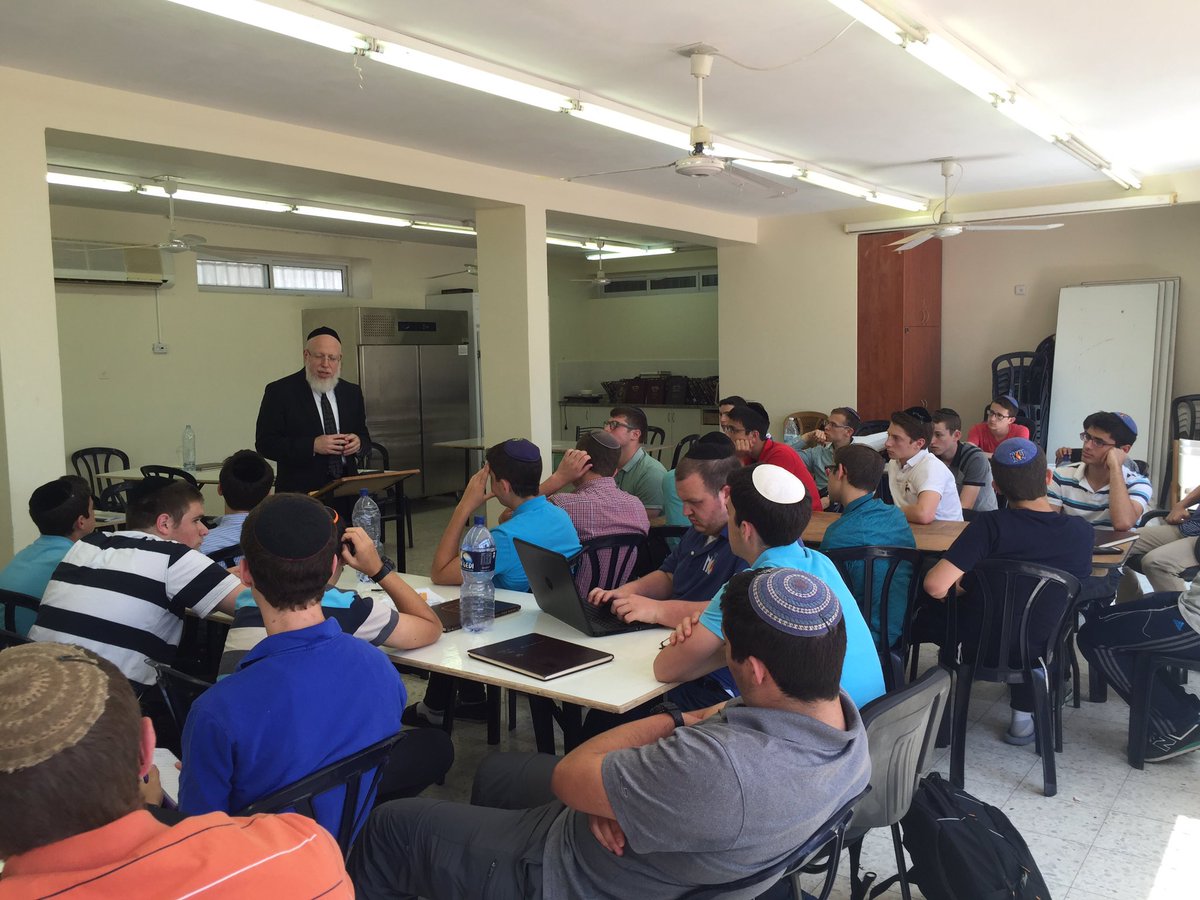 ncsykollel's tweet photo. Privileged to have Staff training, Shiur &amp; Chaburahs by HaRav Yonasan Sacks, Rosh Yeshiva of Landers College for Men https://t.co/JClFBU8mlU