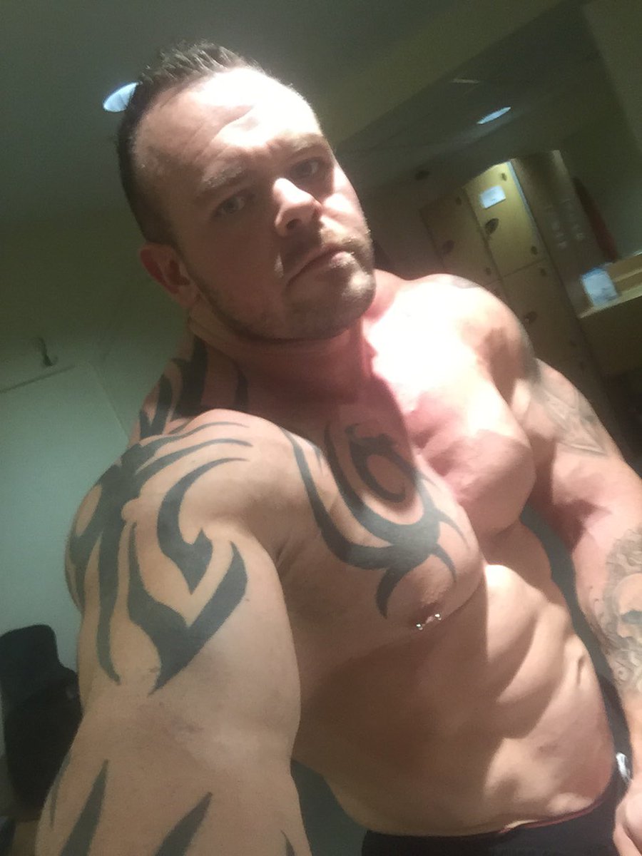 JayBig888's tweet photo. Gym session taken care of today 💪 #Muscles #pornstar #muscleworship https://t.co/gRYUzT3Ll4