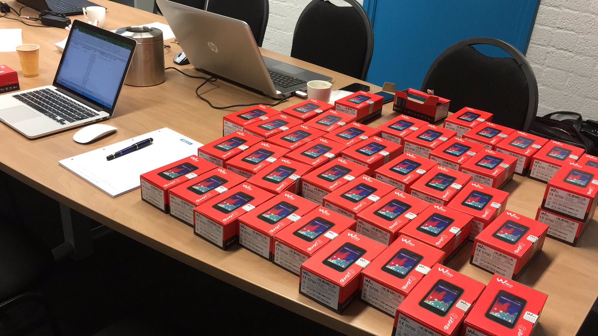 DLCCare's tweet photo. Klant vraagt totaal ontzorging, dus ook levering van nieuwe smartphones voor de zorgmedewerkers. #Telelock slimslot https://t.co/pOTUojKvNJ