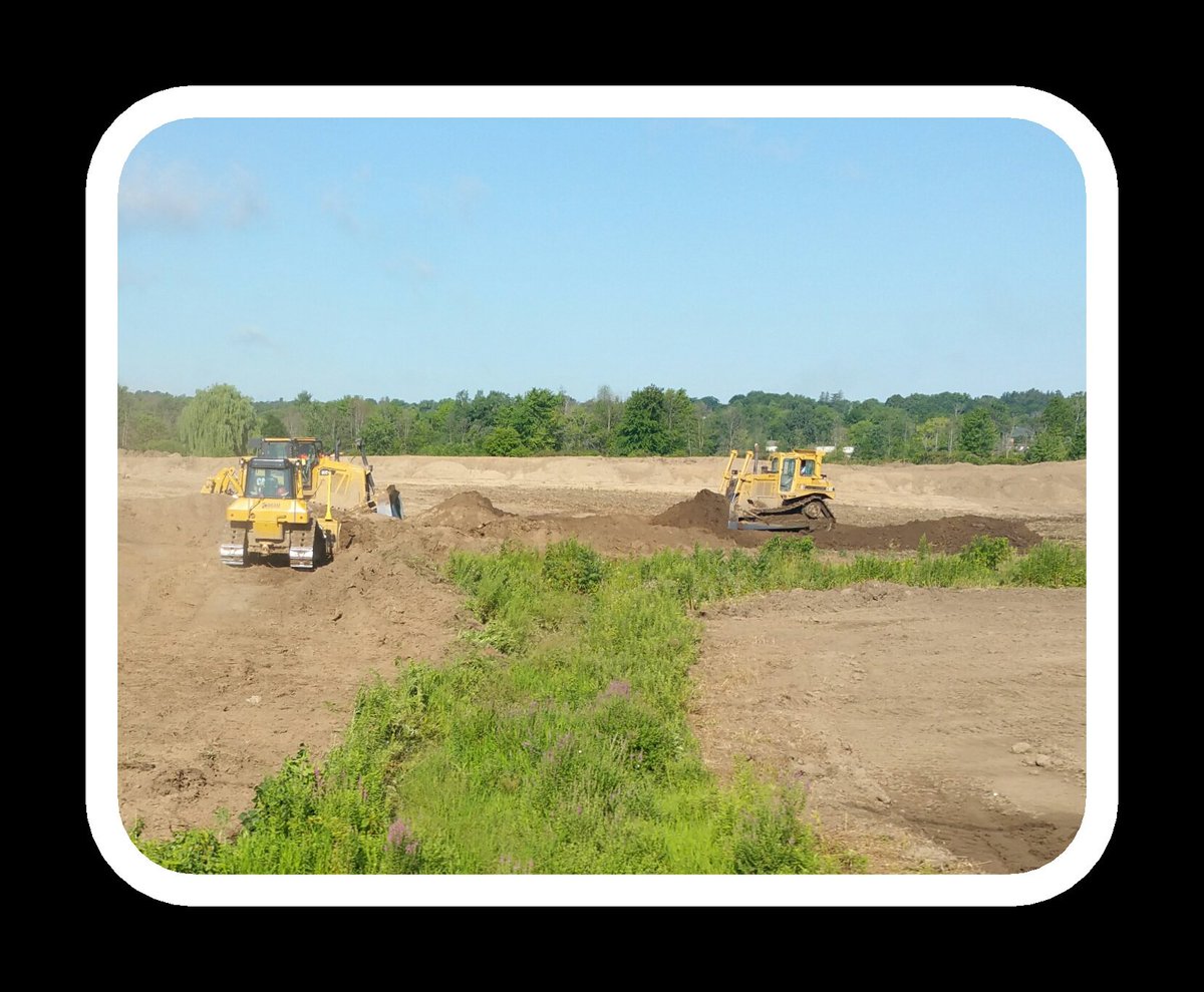 PelhamMHA's tweet photo. Great to see the earth moving in East Fonthill - will soon be the new home of Pelham hockey. #pelhamcommunitycentre https://t.co/VeXGEdX0oZ