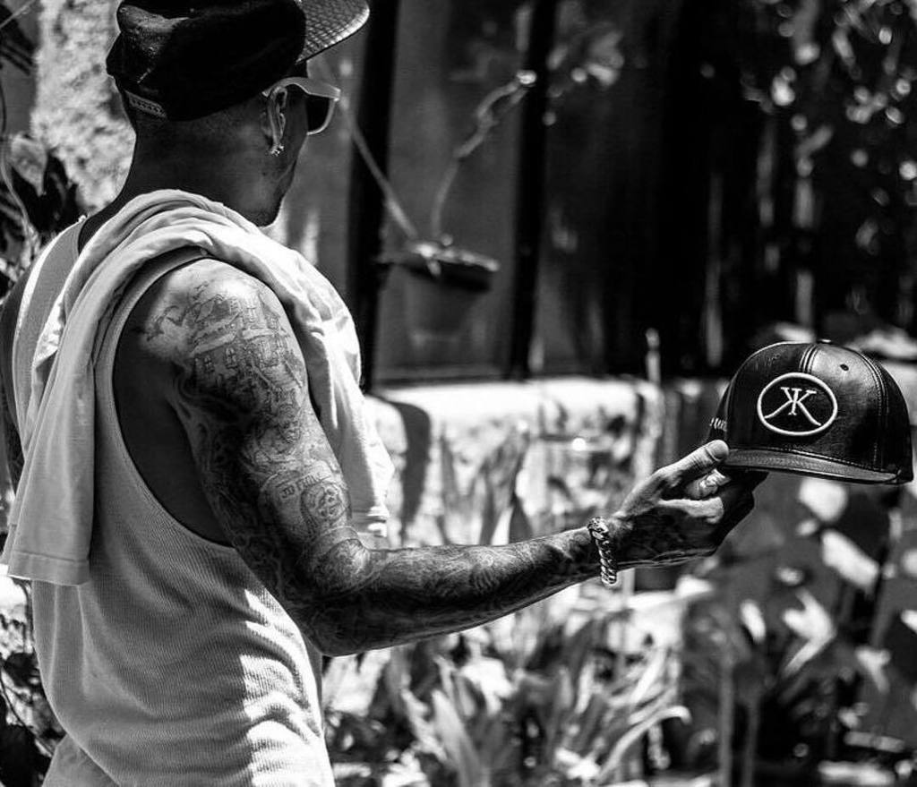 Photoshoot #bts with @jne_ent doing some posing for the camera 📸 by <a href="/fadesbydaze/">Daze</a> for #kohn… ift.tt/2ardFMH