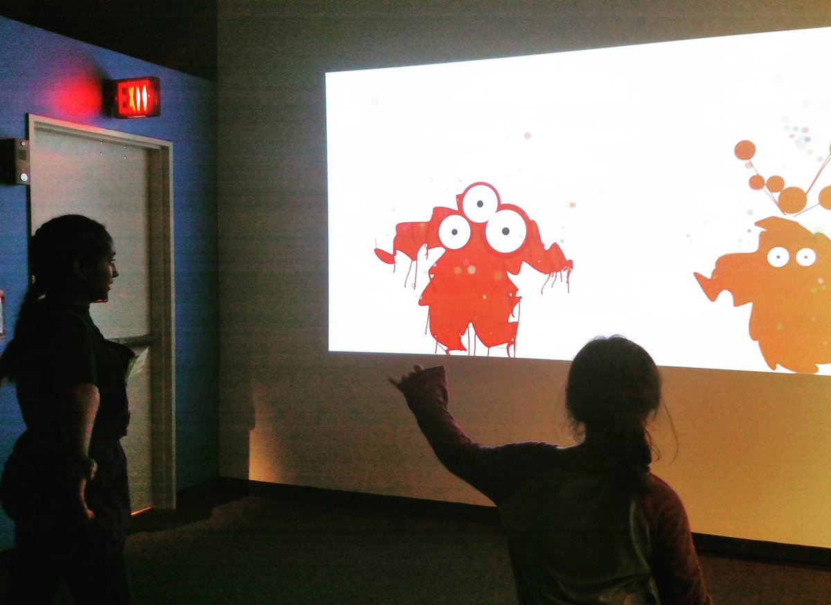 MCMVolunteer's tweet photo. Great job showing the young visitors how to be creatures, Mikal! #mcmvolunteer #playatMCM #creatures #digiPlaySpace https://t.co/476rR4GwwW